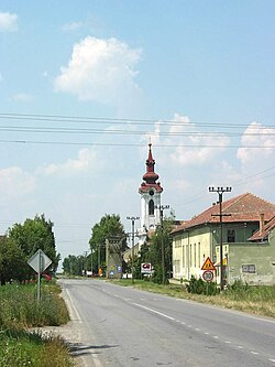 A főutca a görögkeleti templommal