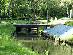 La ferme aquacole de Petit-Boissonnie alimentée par la Beauronne.