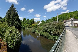 La Juine à hauteur du pont de la D 108 à Saclas, dans l'Essonne.