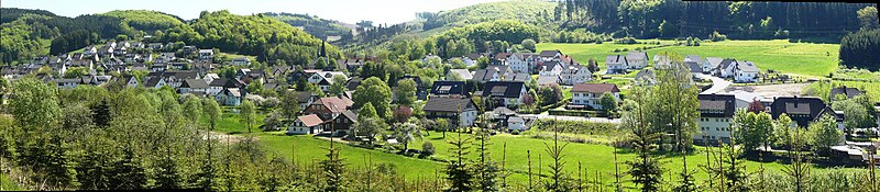 Blick auf Oedingen an der Bundesstraße 55