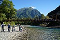 河童橋、背景は明神岳