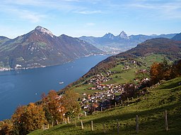 Emmetten, Vierwaldstättersjön i bakgrunden