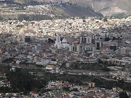 Blick auf das Stadtzentrum von Ambato