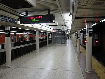 Plataforma insular na Estação Bowling Green, Metrô de Nova York