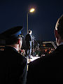 10 april 2011, minister-president Rutte spreekt de aanwezige mensen toe tijdens de herdenkingsbijeenkomst in Alphen aan den Rijn.