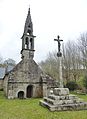 Pleyben : la chapelle de la Madeleine et son calvaire (vue de face).