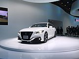 Toyota Crown sebagai mobil konsep saat dipamerkan di Tokyo Motor Show 2017.