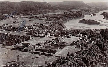 Flygbild från 1930-talet över trängkasernetablissement i Sollefteå.