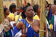 Seorang wanita Swazi yang berpartisipasi dalam upacara Umhlanga di Eswatini - 2006