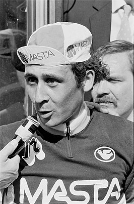 Marc Renier wordt geïnterviewd na zijn overwinning in Gullegem Koerse 1981 in Gullegem.