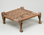 Taburete con asiento tejido; 1991-1450 a. C.; madera y caña; altura: 13 cm; Museo Metropolitano de Arte