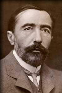 Joseph Conrad yn 1904, foto George Charles Beresford