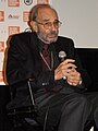 Stanley Donen est l'un des spécialistes du genre dans les années 1960, signant notamment Chantons sous la pluie qui est un véritable succès.