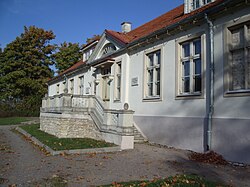 Loona Manor