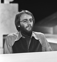 Maurice Gibb (Bee Gees) - TopPop 1973 (cropped)