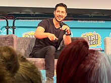 Peter_Gadiot_on_stage_at_German_Film_Comic_Con_(18-08-2024)