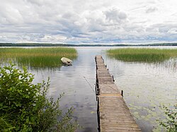 Länsirantaa Veklahdentien varressa.