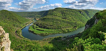 Méandre du Doubs en amont de Deluz vu depuis le belvédère du Château Loriot.