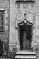 Porte du château avec les armes de l'abbaye