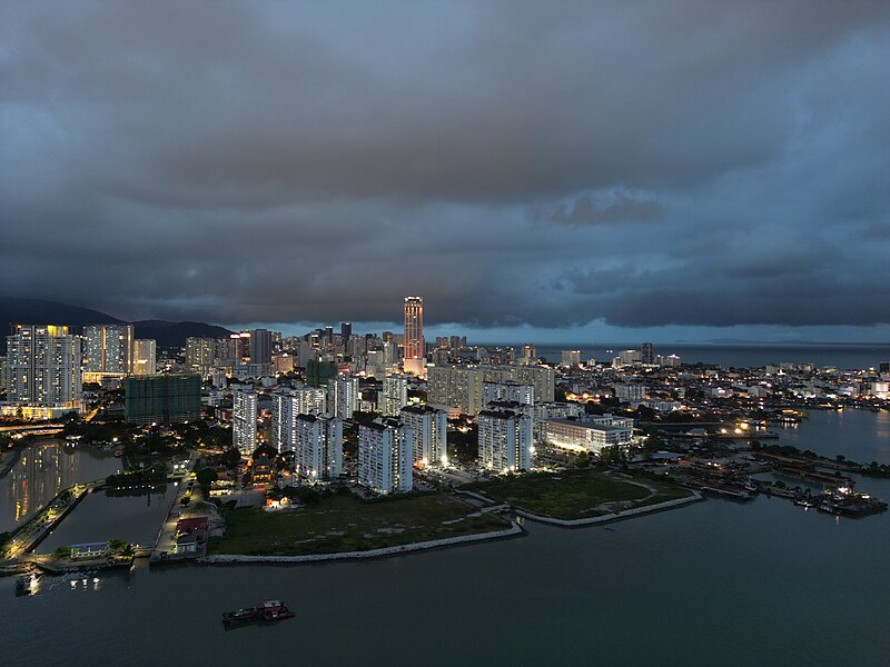 George_Town,_Penang_at_night_(2).jpg