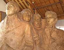 Modèle du projet initial photographié dans l'atelier du sculpteur Gutzon Borglum