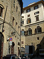 Andamento curvilineo in piazza dei Peruzzi