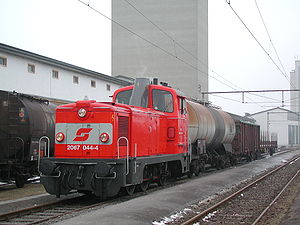 2067 044-4 verschiebt im Bahnhof Feldbach