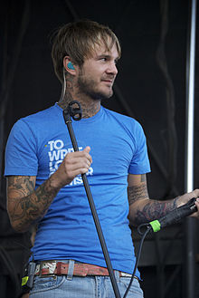 Craig Owens performing in 2009