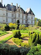 Sculptures sur buis dans les jardins à la française.