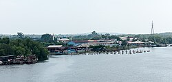 Kuala Penyu, von der Brücke über den Sitompok aus gesehen