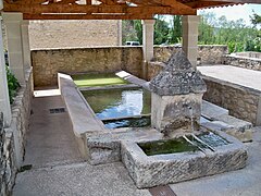 Lavoir du hameau des Valettes.