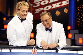 Lee Nelson (rechts) en Mike Goldman, presentators van Joker Poker