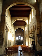 Nef romane de la collégiale Sainte-Gertrude de Nivelles (Brabant wallon, Belgique, XIe-XIIIe siècle).