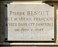 Plaque au no 120.