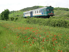 9 maggio 2003 - Il treno regionale 6947, svolto con la ALn 668-3127, diretto a Saline di Volterra