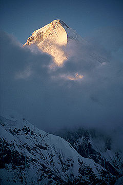 Khan Tengri (7 010 m) i soluppgång.