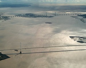 Pont Hafren dros Afon Hafren rhwng Cymru a Lloegr