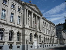 École Royale Militaire à Bruxelles par les architectes Henri Maquet et Henri van Dievoet.