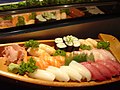 Món Sushi thuyền