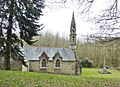 Pleyben : la chapelle de la Madeleine et son calvaire (vue de côté).