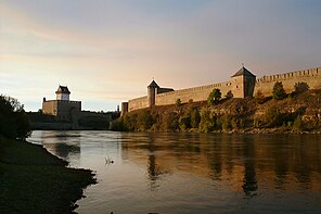 Die Festungen von Narva (li.) und Iwangorod