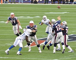 Des joueurs de football américain en action.