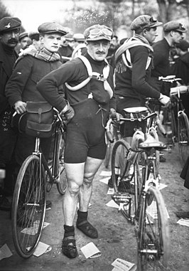 Carlo Galetti bij de start van Parijs-Roubaix 1913