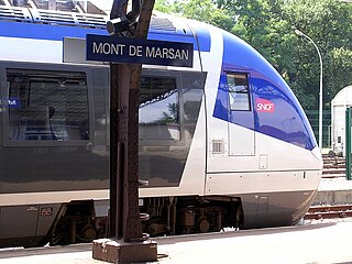 TER Aquitaine à quai en gare de Mont-de-Marsan sur la ligne vers Morcenx.