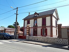 The town hall in Léthuin