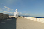 Le nomade av Jaume Plensa på hamnpiren nära Bastion Saint-Jaume