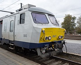 Henricot coupler on an SNCB Class 75 EMU with separate air brake and head end power connections