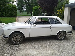 304 S coupé avec des jantes Dunlop.