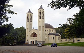 Iglesia Cenáculo, Fundación Tierra Santa