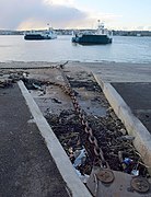 Kjettingen på fergekaien for Torpoint Ferry.